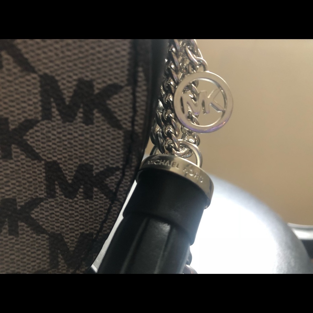 Over the shoulder small MK purse NWOT - Picture 6 of 8